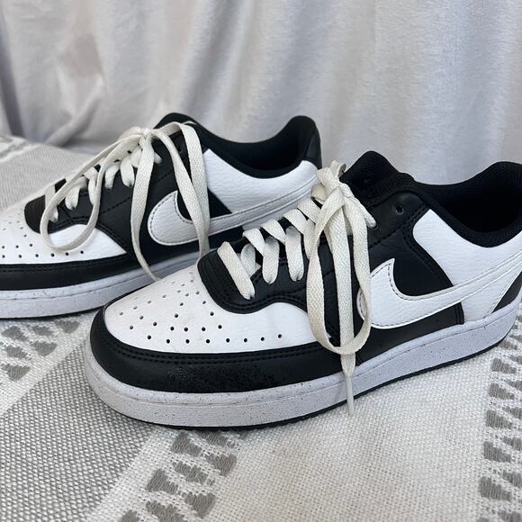Nike Court Vision Low Top Sneakers Black White Women's 7 Clean Girl Normcore - Picture 1 of 10